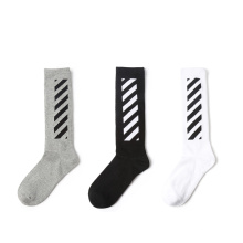 Novo personagem Design listrado Cotton Fashion Man Man Wholesale Sport Socks